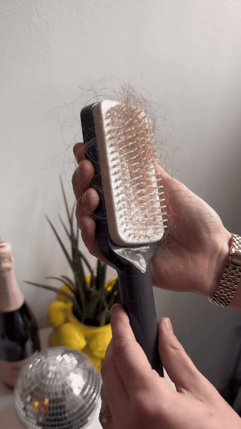 ThaloraSpin - drehbare selbstreinigende Haarbürste